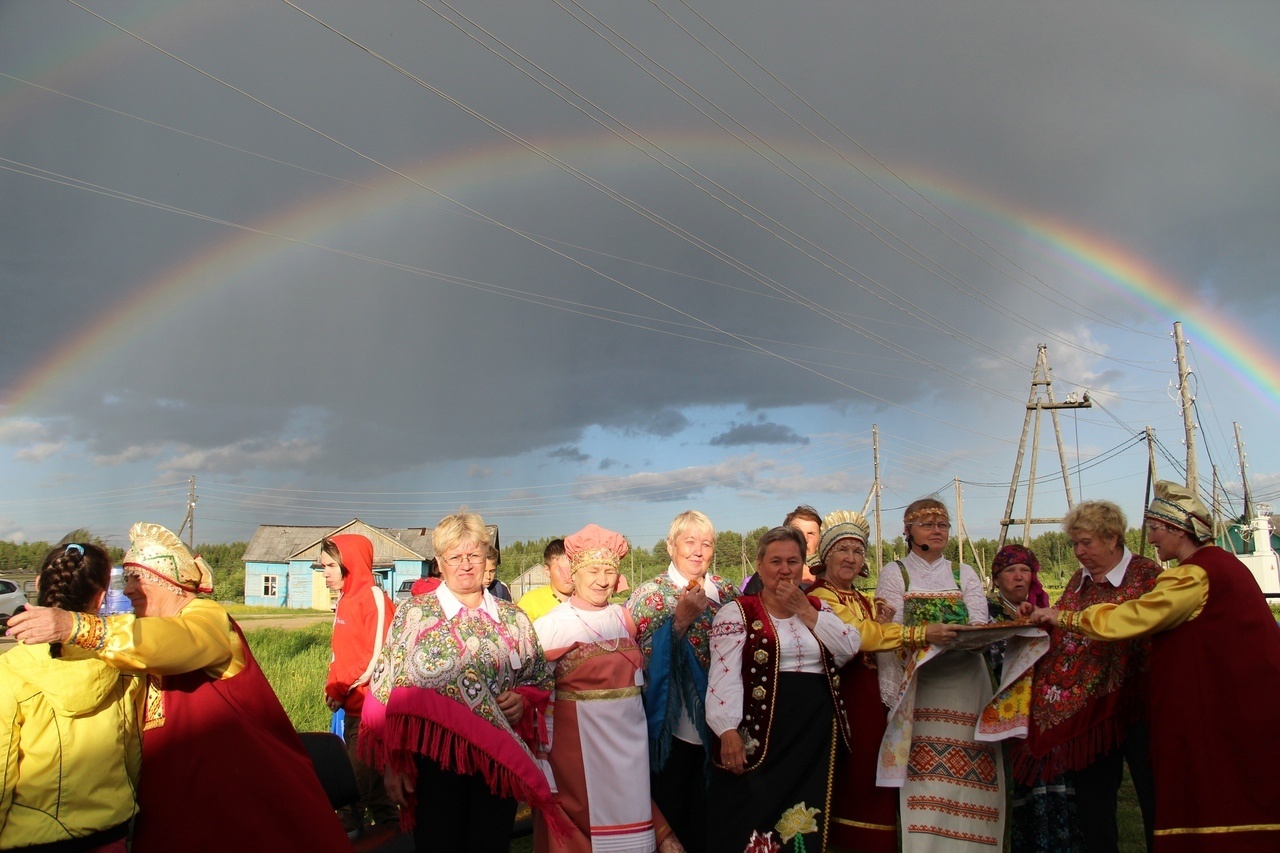 15 июня в п.Заозерье (с 13 часов) на праздник национальных культур «Хоровод дружбы».