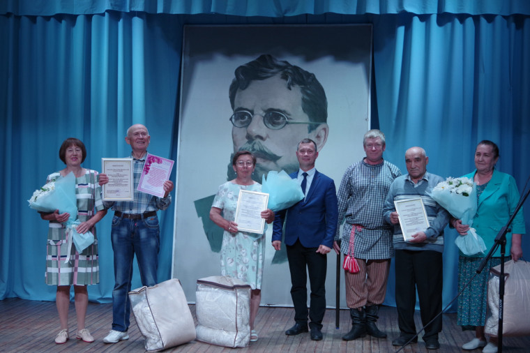 В Книгу почета образцовых семей Сысольского района включены новые семьи. В Книгу почета образцовых семей Сысольского района включены новые семьи.